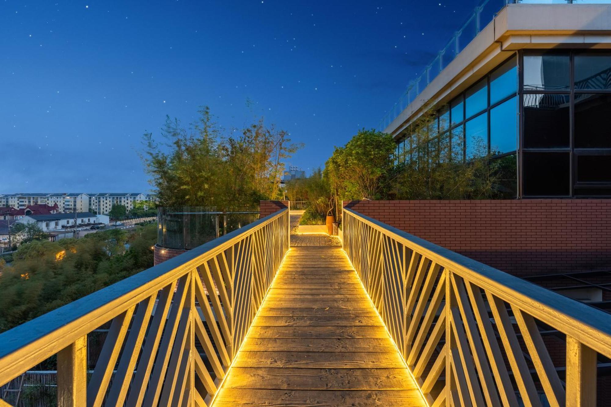 Manli Hotel Shanghai Pudong Airport - Pet Friendly Bagian luar foto